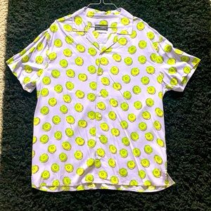 Men’s kiwi button down